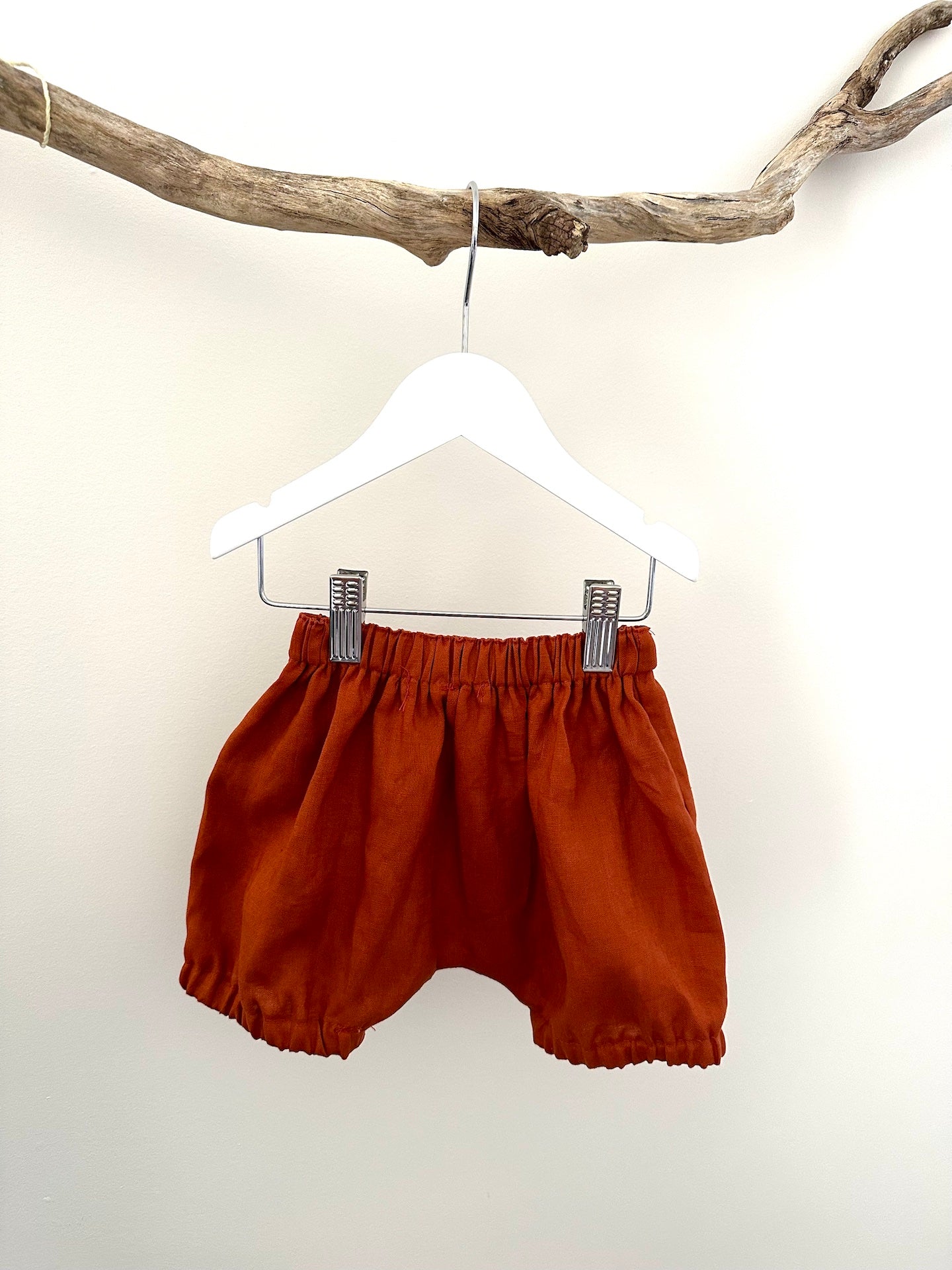 Arlo baby shorts paprika linen