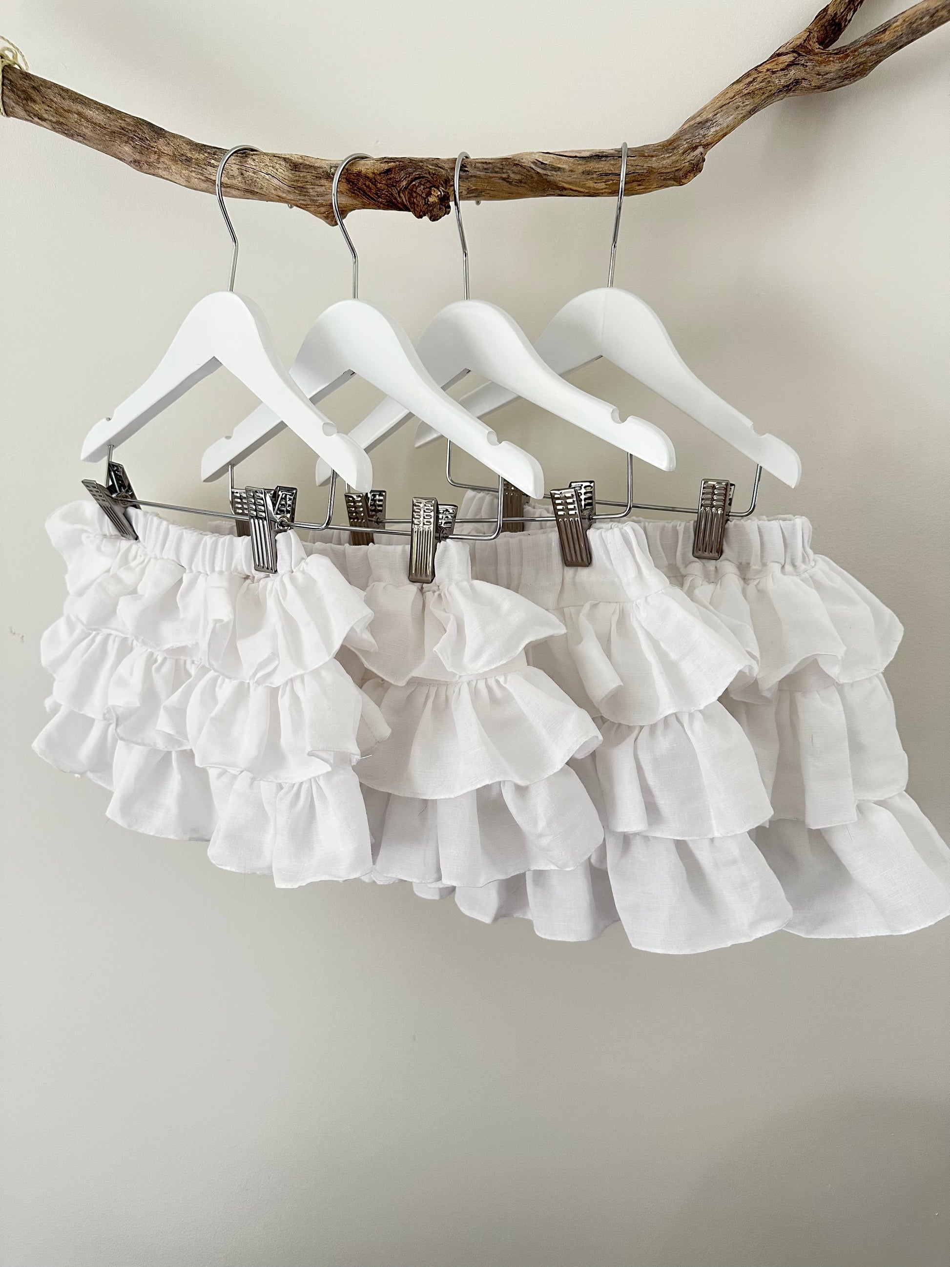 Lucy ruffled skirt white